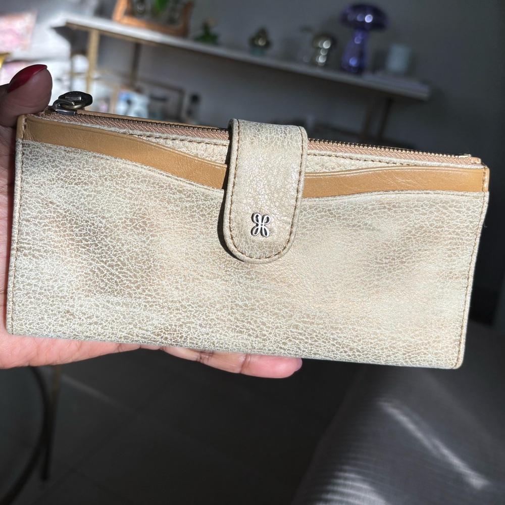 HOBO Max Continental leather Wallet. Clean and like new, you will love it.